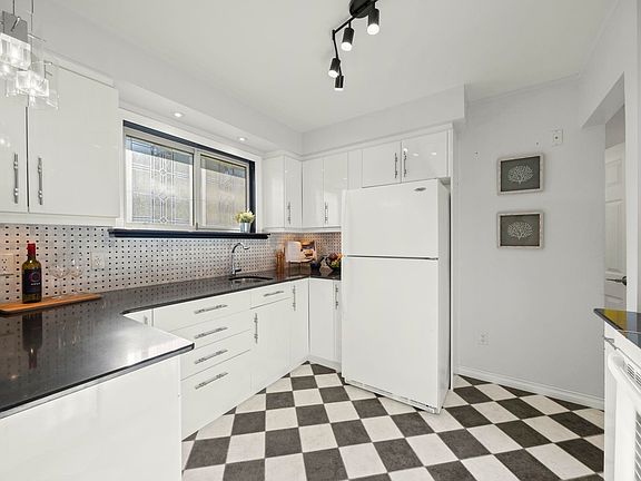5th image of 7776 Davies St