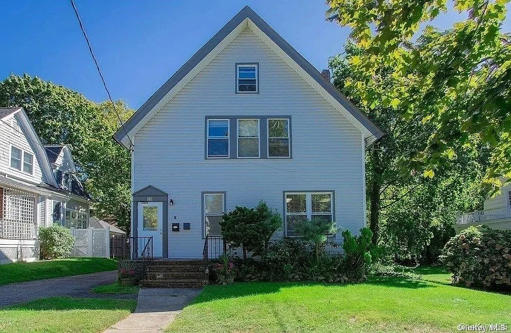 2 bed, 1.0 bath, 950 sqft, $3,200 — Photo 1