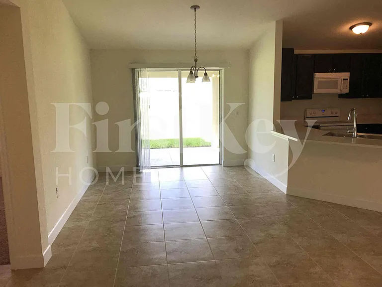 1731 NW 14th St — Photo 3