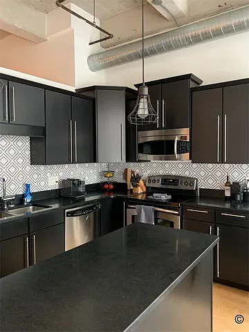 239 E Chicago St — Photo 3