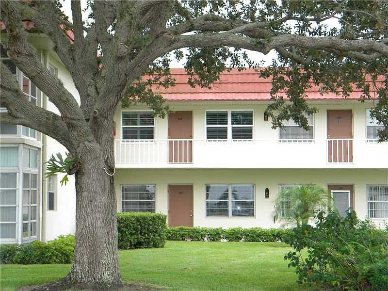 1st image of 11 Vista Palm Ln