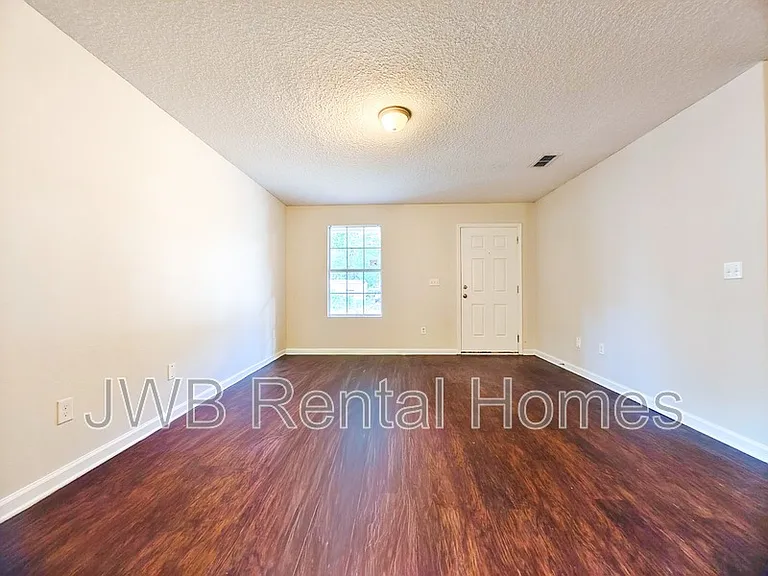 8308 Free Ave — Photo 6