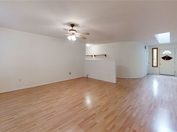 5th image of 380 E Hiawatha Blvd