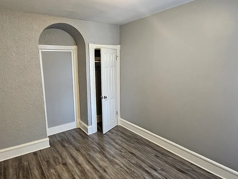 244 W Douglass St — Photo 14