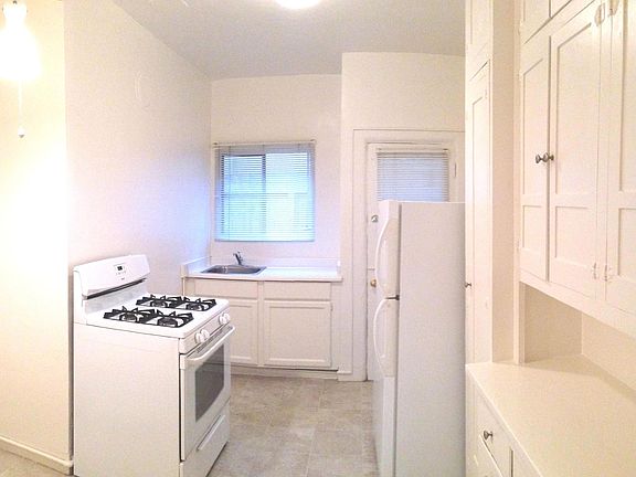 3rd image of 1217 Oak Grove Ave APT 1