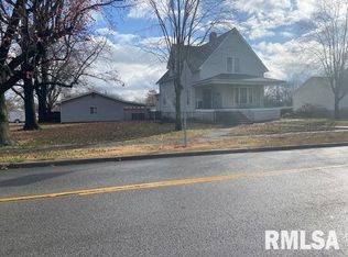 202 S Victor St, Christopher, IL 62822