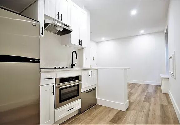 3rd image of 2785 Broadway APT 4L