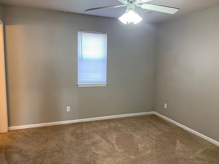 102 Fleetwood Dr — Photo 10