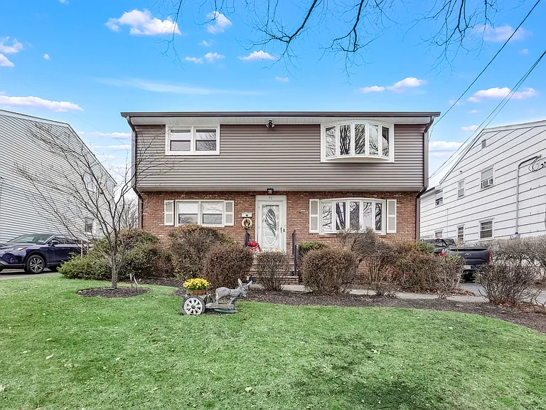 38 Washington Ave — Photo 17