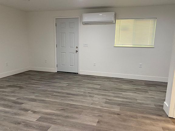 4th image of 792 Elmwood Dr