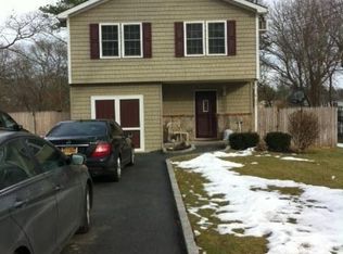 404 Birch Hollow Dr, Shirley, NY 11967