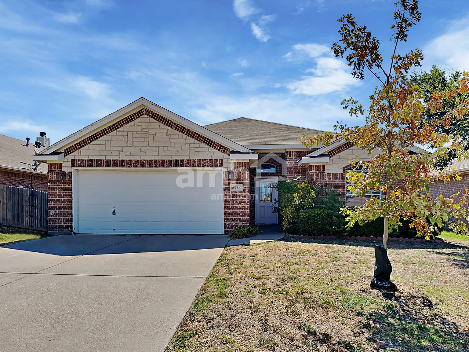 3 bed, 2.0 bath, 1608 sqft, $2,305 — Photo 1