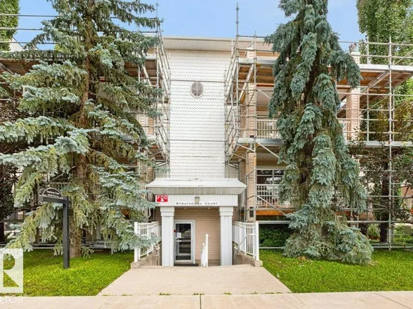 10528 77th Ave NW #201, Edmonton, AB T6E 1N1