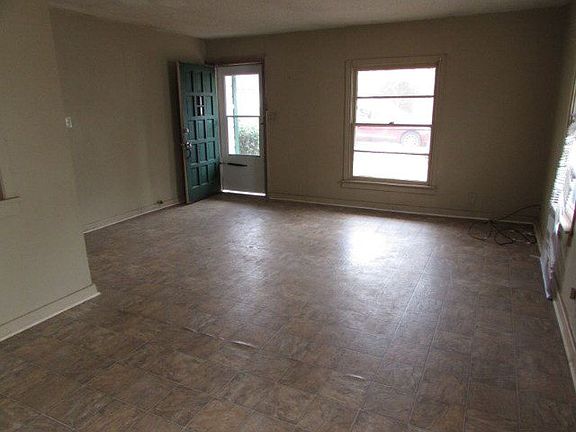 3rd image of 1305 Hays St