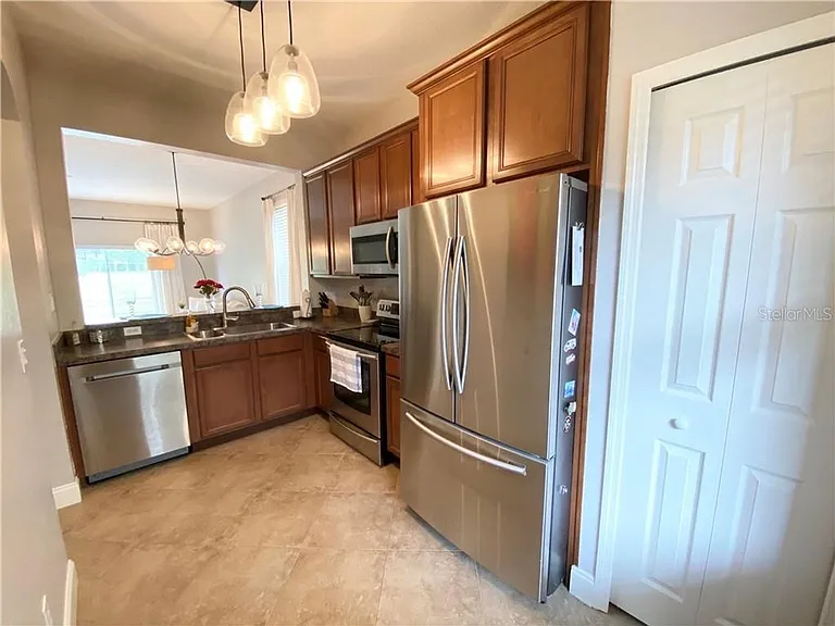 1751 Retreat View Cir — Photo 8