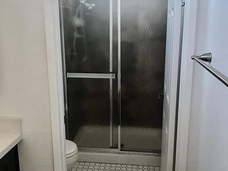 MASTER COMMODE & SHOWER
