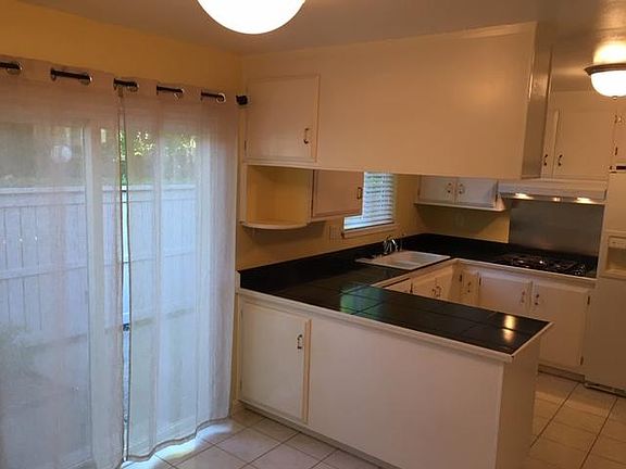 4th image of 1028 Commons Dr