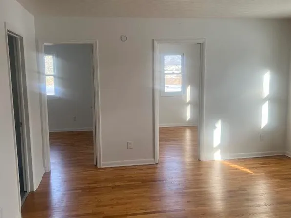 1223 W Brady St APT 2, Chesaning, MI 48616