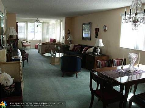 1st image of 7414 N Devon Dr #112