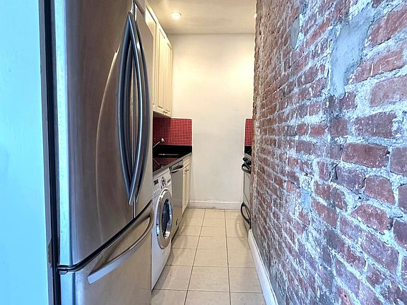 2nd image of 221 Broadway #51