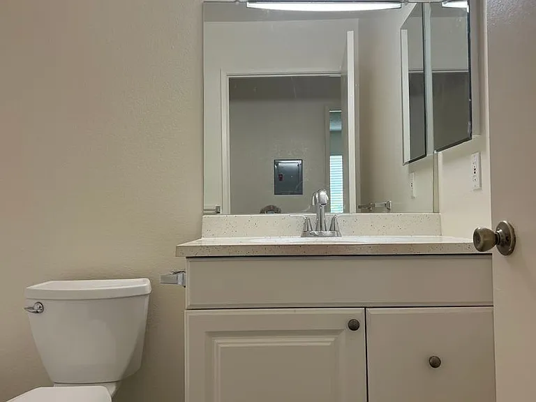 La Fuente Apartments — Photo 14