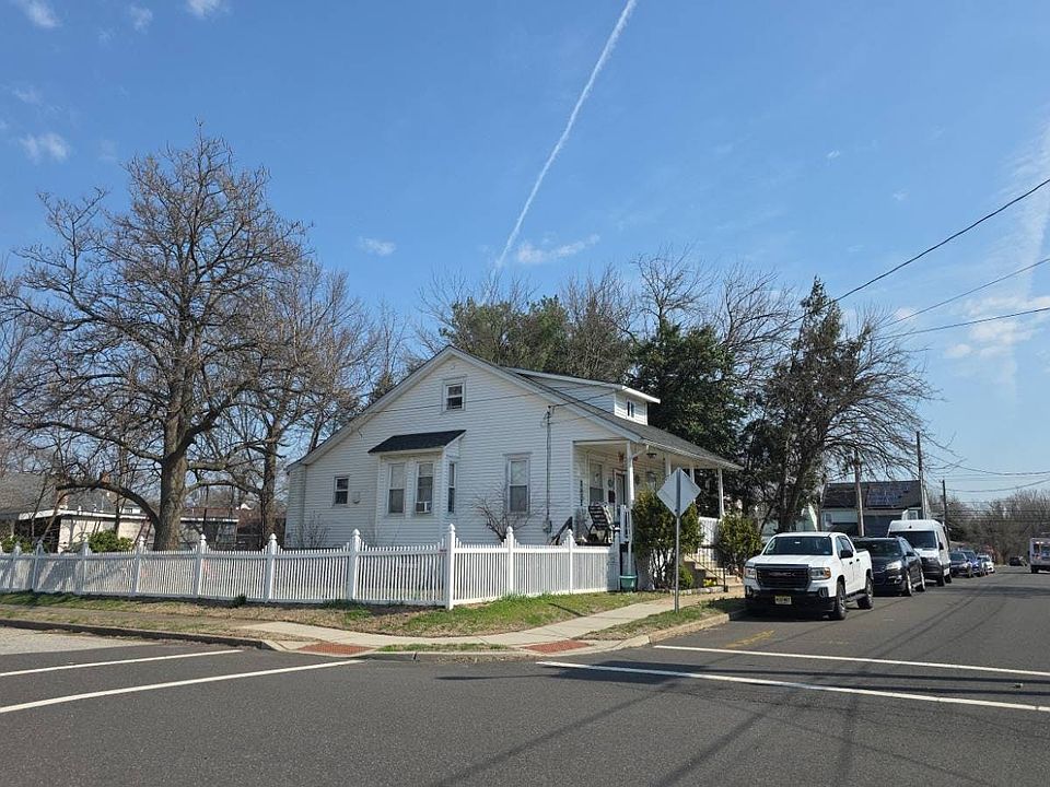 1st image of 27 W 4th St