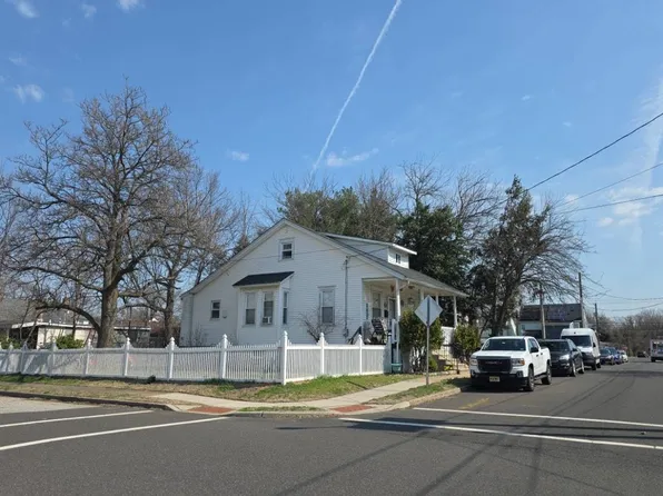 27 W 4th St, Burlington, NJ 08016