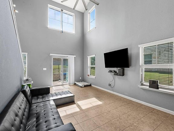 2nd image of 901 Hollow Trail Ct