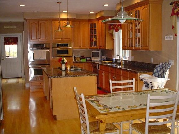 3rd image of 16 Summer Heights Dr