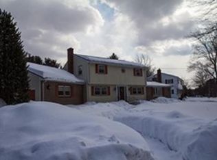 8 Vincent Rd, Burlington, MA 01803