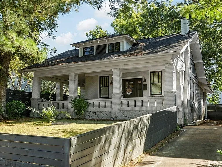 563 Parkway Dr NE — Photo 23