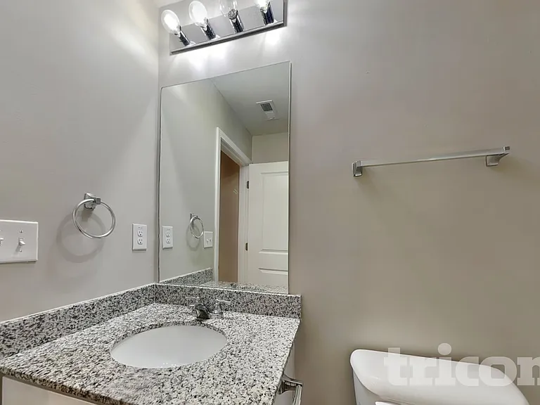 210 Coventry Ct — Photo 11