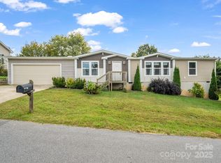 4 N Frederick Ln, Hendersonville, NC 28792