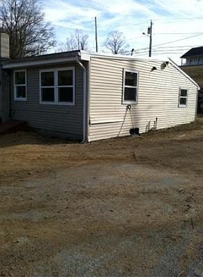 2nd image of 129 Howe St