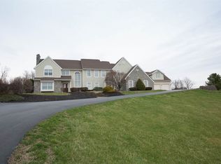 2 Indian Pipe Dr, Wynantskill, NY 12198