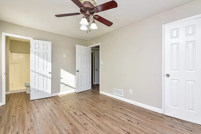 595 Lakeridge Cir SE — Photo 8