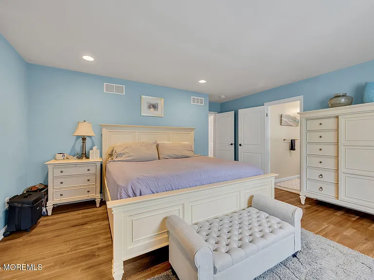 60 Farrell Dr — Photo 16