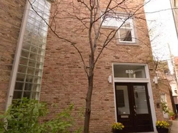 832 W Wolfram St #2, Chicago, IL 60657