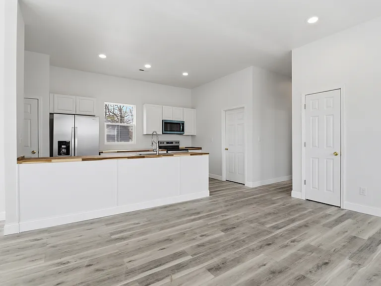 3062 N Euclid Ave — Photo 2