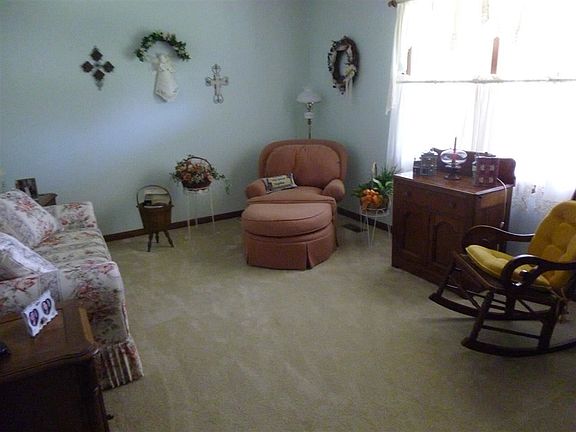 3rd image of 122 Kirk Dr