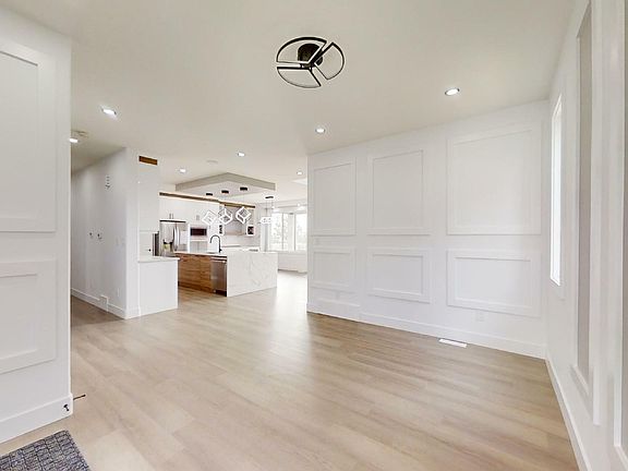 3rd image of 9415 181st Ave