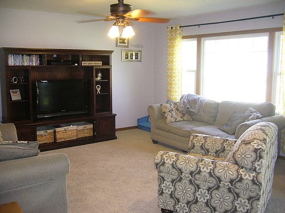 2nd image of 3 Belmont Dr
