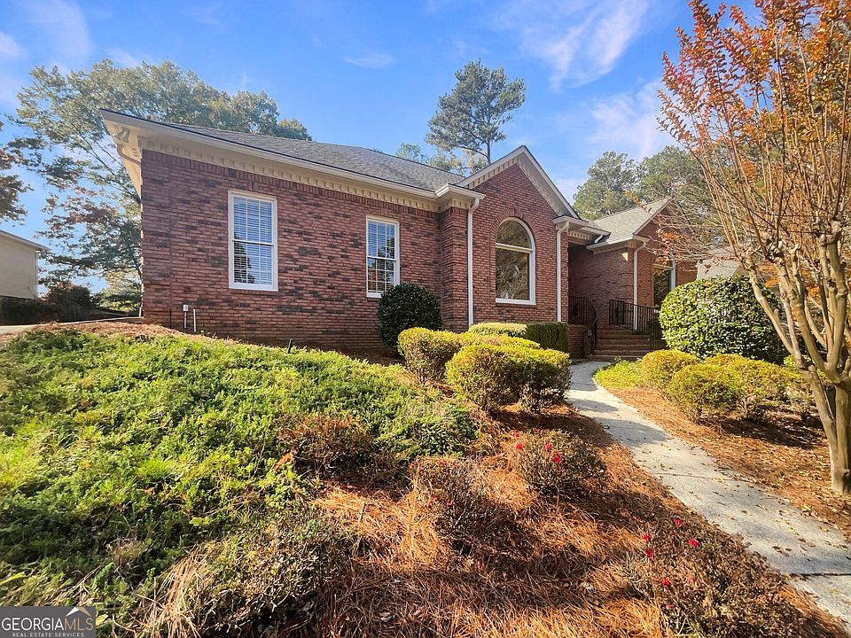 1st image of 1961 Fields Pond Dr