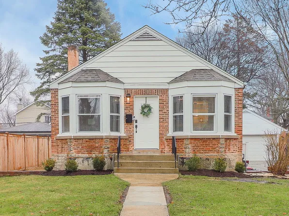 25 Hiawatha Dr, Clarendon Hills, IL 60514