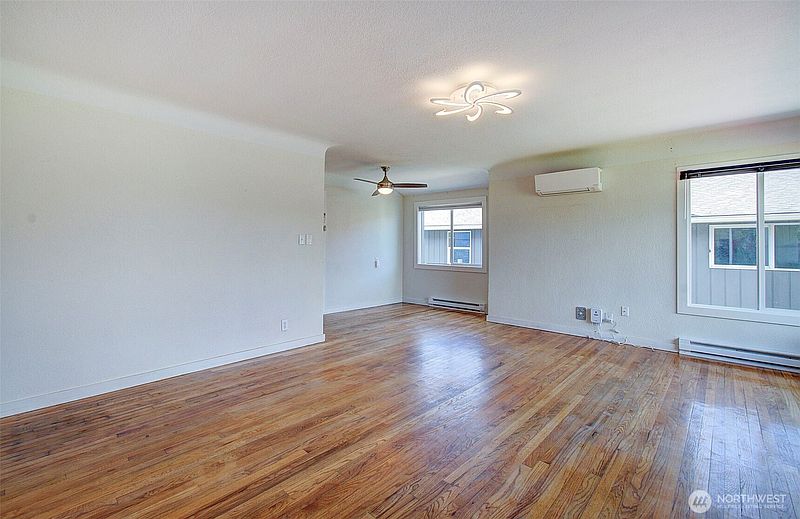 5th image of 2787 Maryland Street