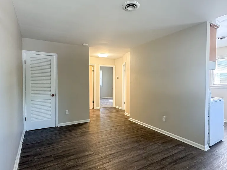 810 E Poythress St #A — Photo 4