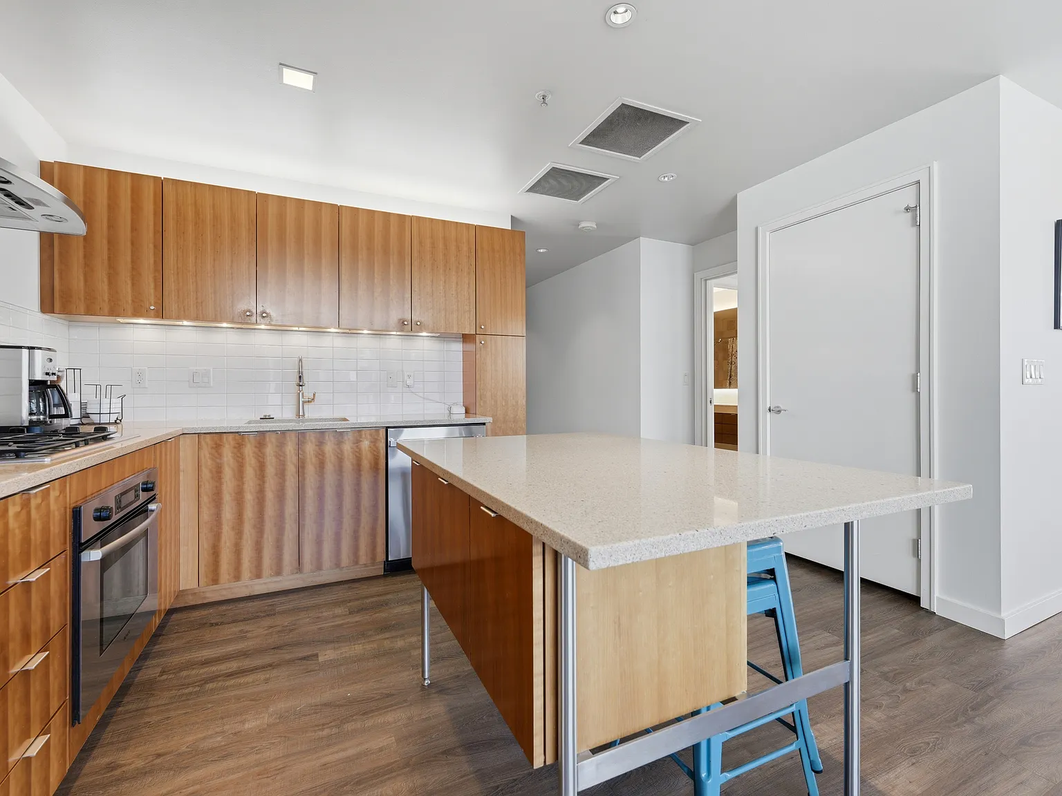 3570 S River Pkwy — Photo 3