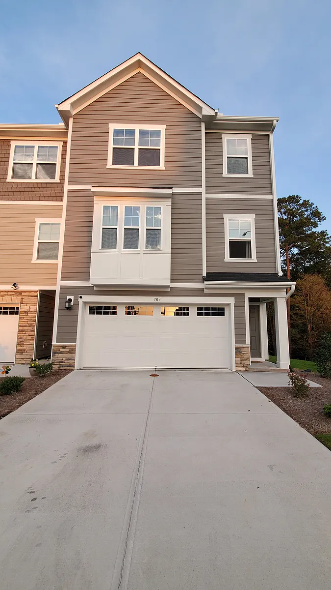 Building Photo - 609 Tova Falls Dr #703