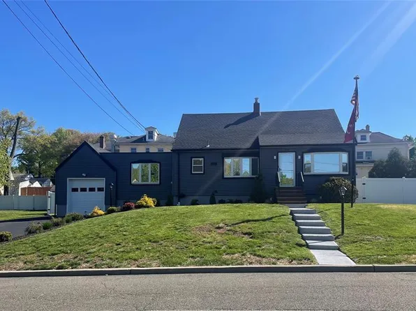 30 Brookview Dr, North Haledon, NJ 07508