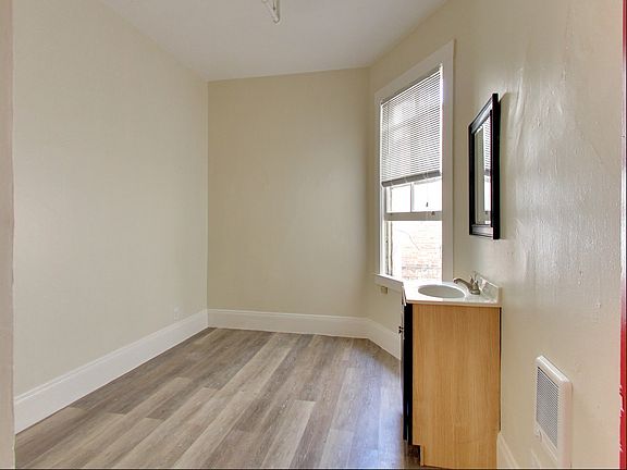 5th image of 124 Waverly Pl APT 303